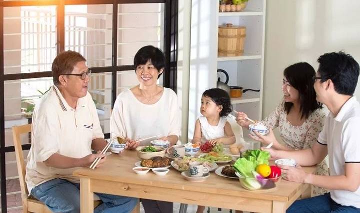 原创吃饭难说话晚毁颜值因为90的家庭对它视而不见