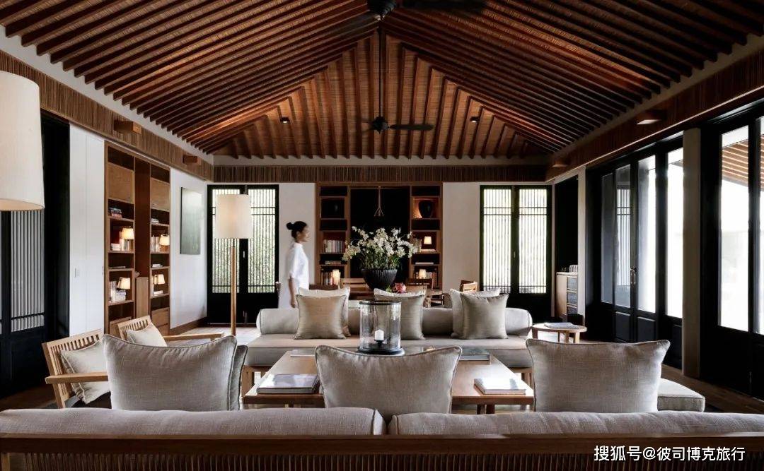 安缦独特的装修风格融合了现代婉约与越南传统建筑特色,并将主山国家