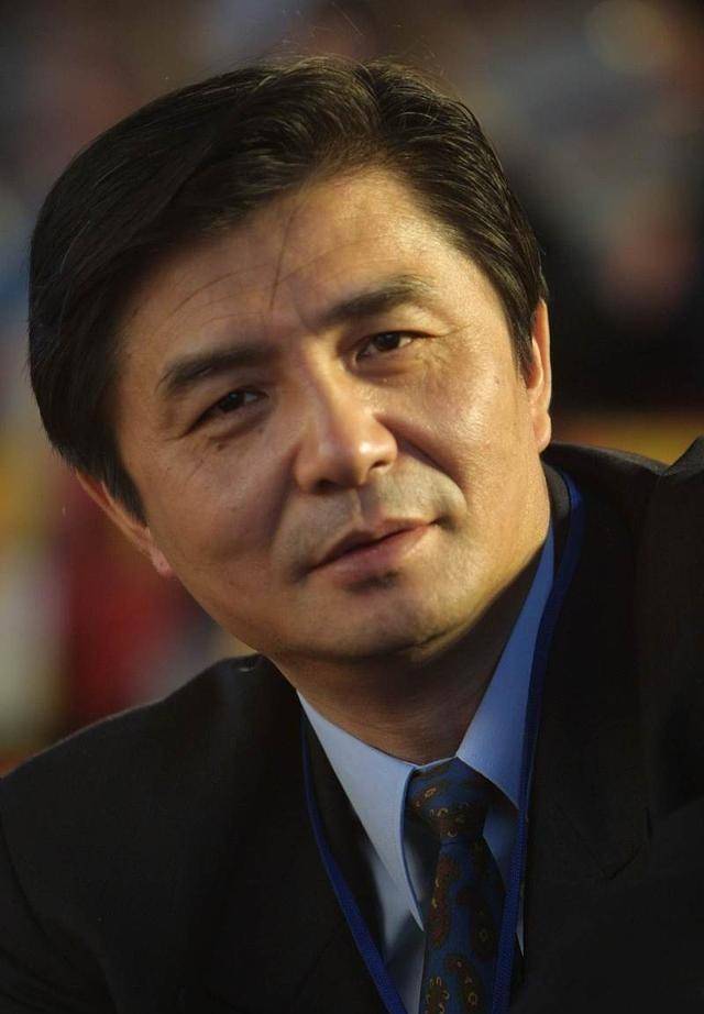 汪嘉伟:曾任男排主帅红极一时,分手又再婚,如今儿子是他的骄傲_邓星