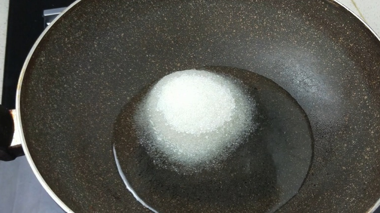 "拔丝香蕉"想要好吃有诀窍,记住比例和3个技巧,想不好吃都难_口感