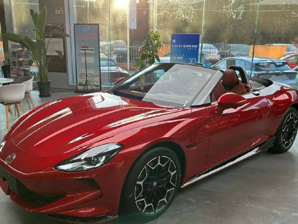 保时捷718"平替"登场,配英伦风软顶敞篷,四驱3.