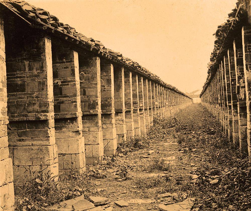 老照片:1913年南京江南贡院全景,明孝陵四方城神功圣德碑亭