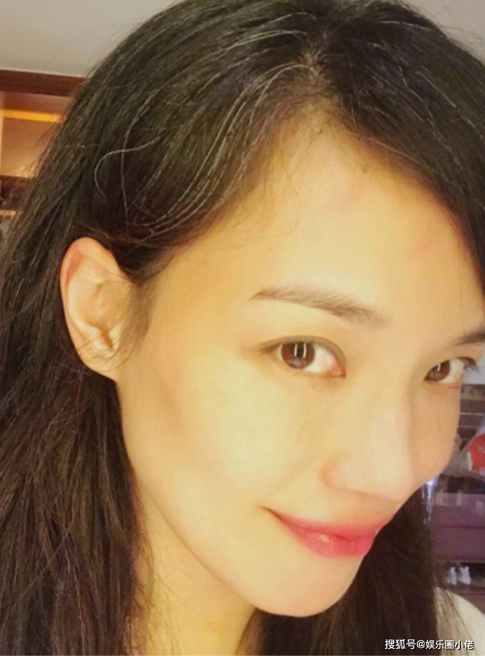 舒淇47岁近照曝光:和冯德伦结婚7年,面容苍老满头白发,放飞自我_黎明