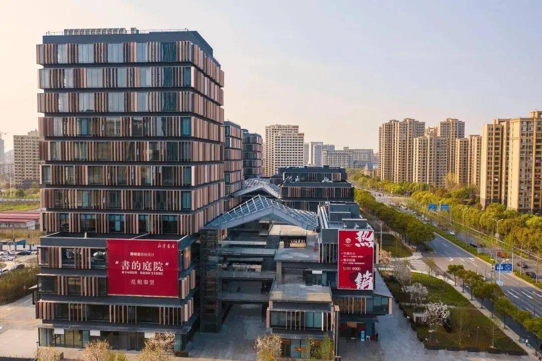 吃喝玩乐一站式服务旁边规划在建约26万方万达广场,奉贤第一个万达