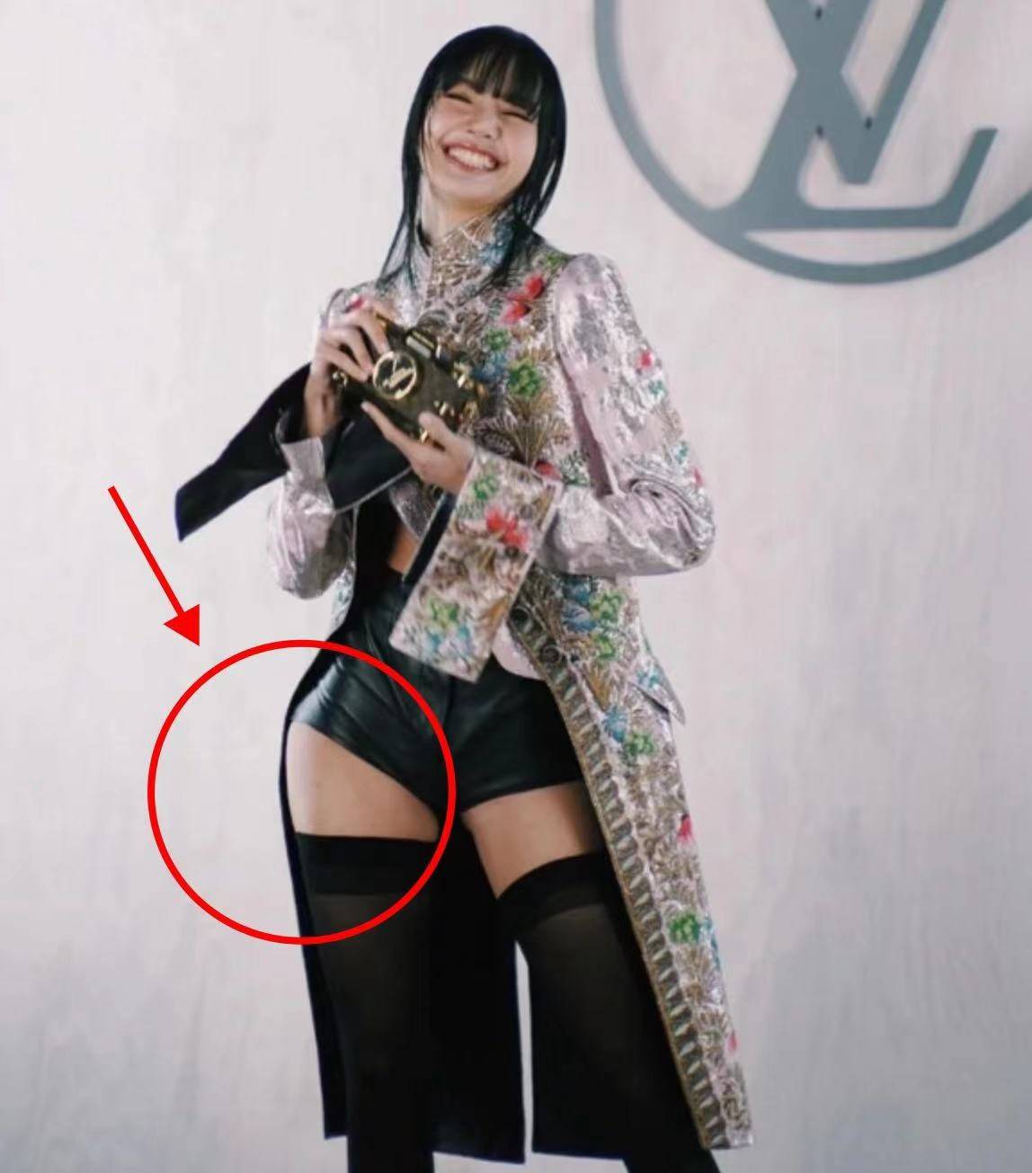 原创收手吧lisa没完没了的秀身材臀再肥胯再宽观众也会腻