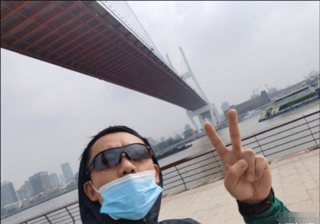 原创奶爸太辛苦郑恺近照发量大减似秃顶小公主超受欢迎干爹团强大