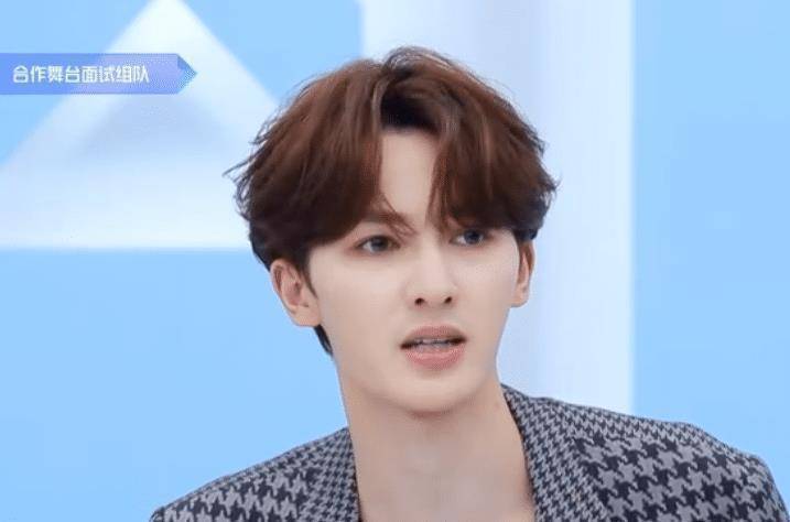 原创朱正廷出席青2当见到蔡徐坤的第一反应感情好坏一望而知