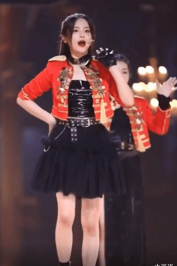 除了跳舞之外,杨超越的身材和长相真的挺好的,很多人都喜