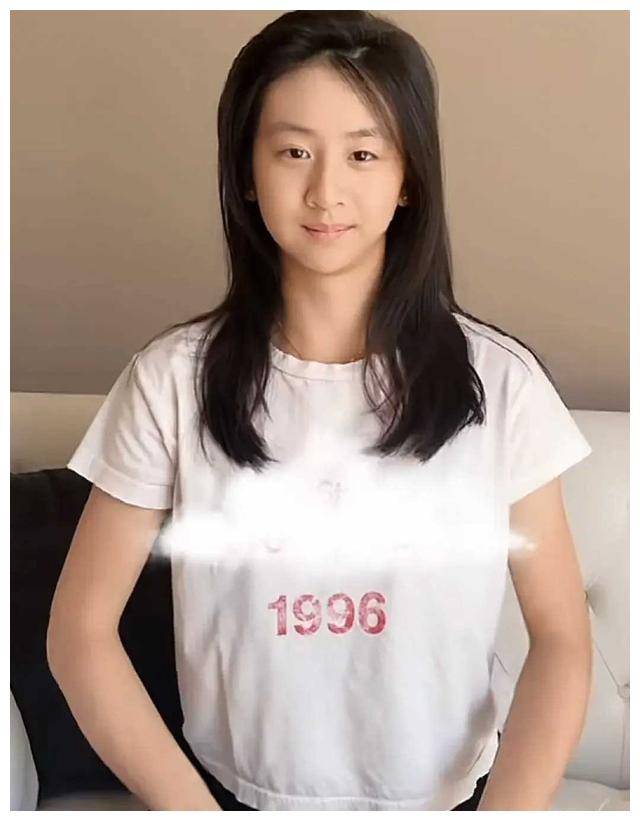 田亮与15岁女儿同框森碟烫卷发显成熟颜值大提升