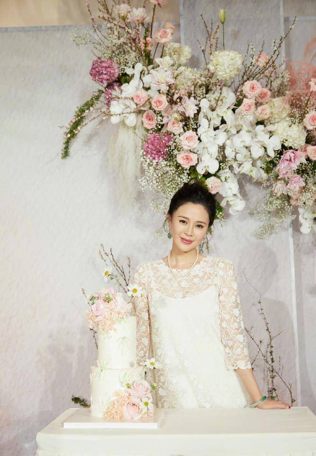 原创关悦45岁生日董璇连续24年为闺蜜庆生姐妹感情超好