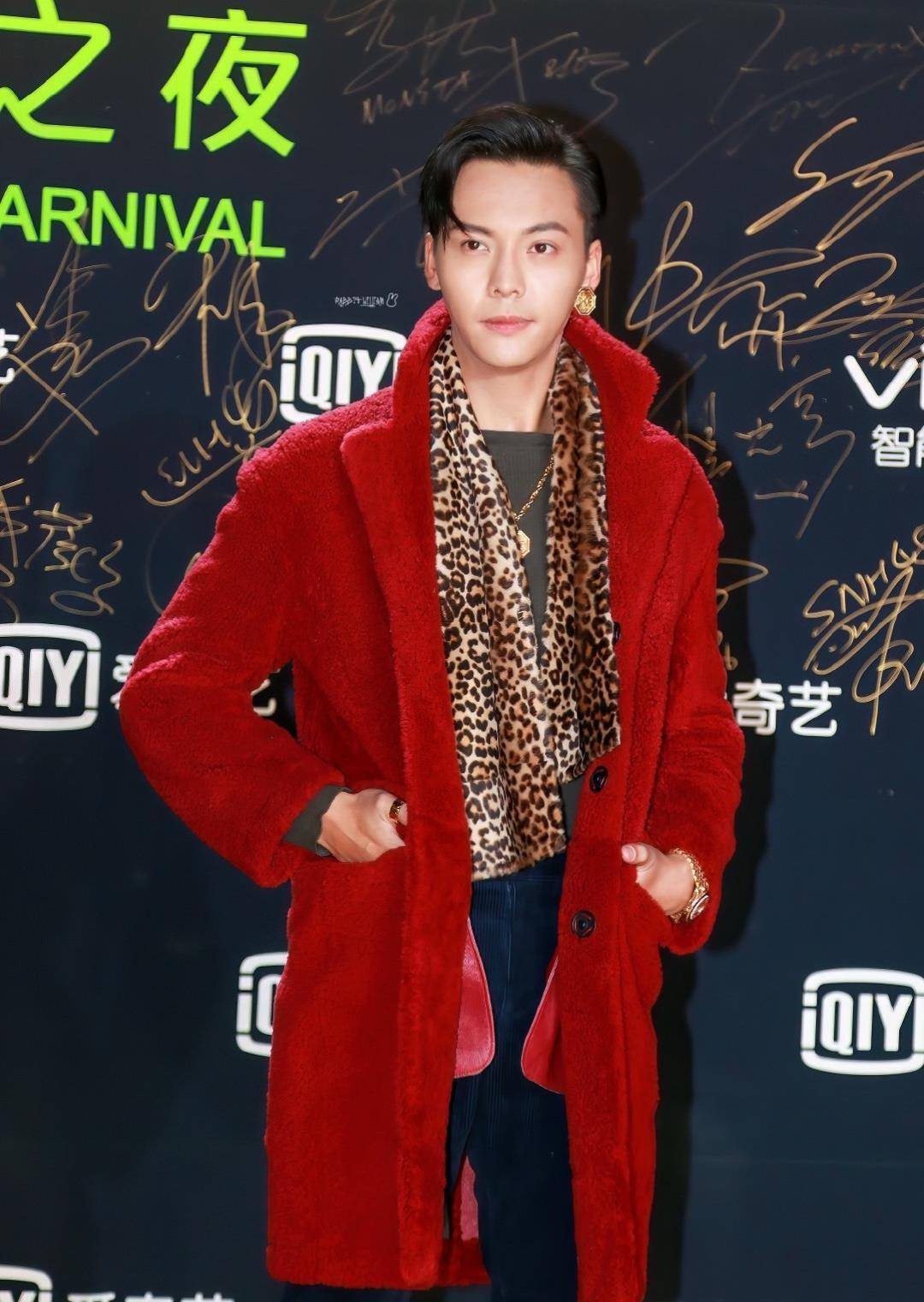 原创白面小生变胡子大叔陈伟霆的荷尔蒙爆发与外甥女合照超有爱