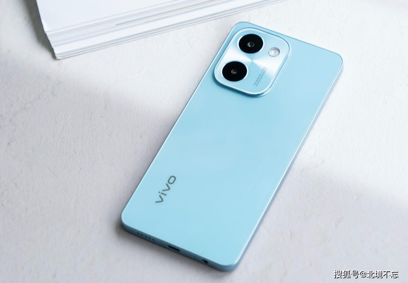 2万次微跌落测试和150圈滚筒跌落测试等等.目前vivoy100i已经开始