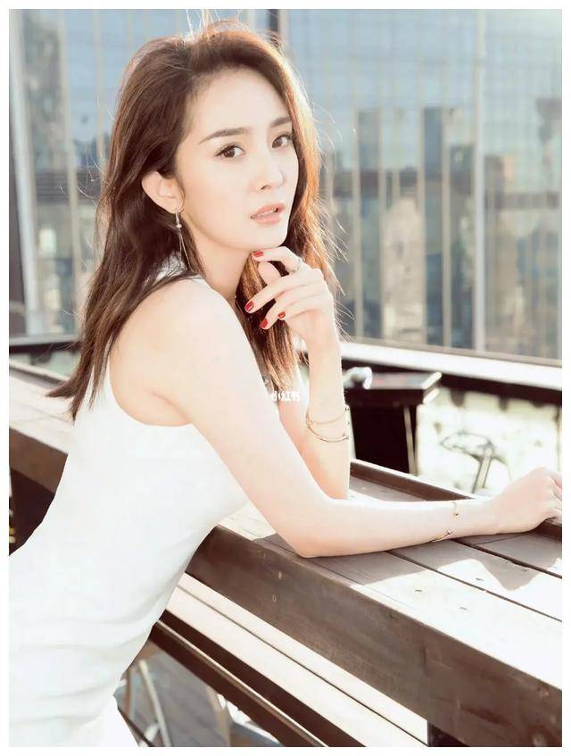 从荧屏女神到全能艺人,杨幂的华丽转身!_姐姐_成功_挑战