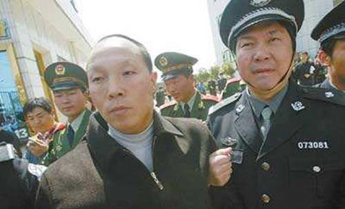 他因"杀妻"被判15年,在狱中苦熬11年后妻子突然回家:我老公呢_张在玉