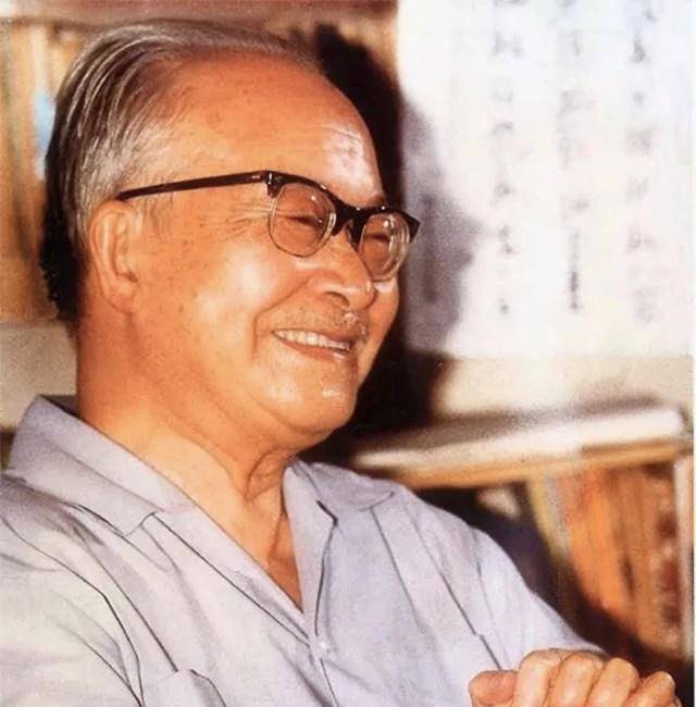 这件事曾被沈从文当做素材,隐晦地写进了小说《看虹录》中:男作家深夜