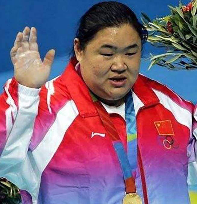举重冠军唐功红:奥运会上拼死一举,夺得金牌后七窍流血_家庭_生活