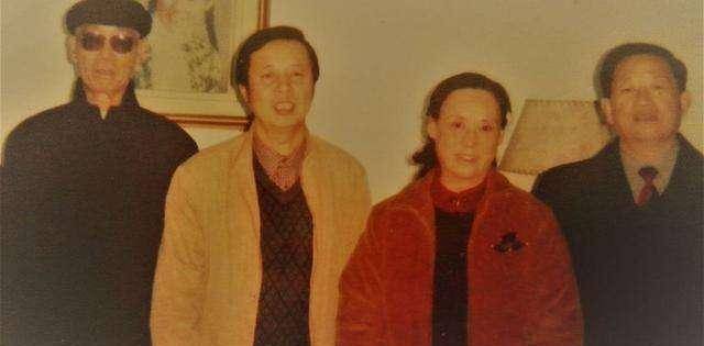 27岁的她不顾争议嫁75岁丈夫,结婚当晚失声痛哭,并要求分房睡_胡友松