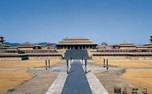 打个比方说,咸阳是秦朝的都城,秦孝公当年舍弃了旧都栎阳,选择了山水