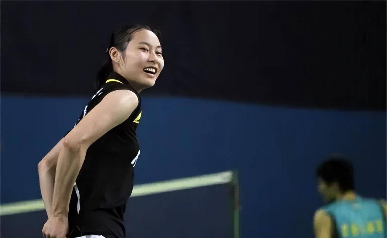 羽坛女神王仪涵25岁前不谈恋爱,退役后嫁师弟,如今成王老师_羽毛球_运