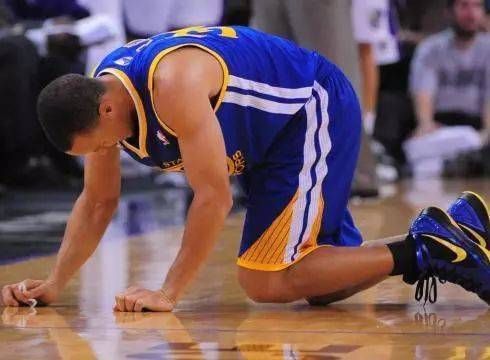 原创仅一夜库里伤情更新勇士连夜签人单场17板中锋为科尔效力