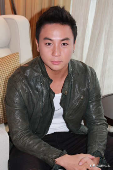 释小龙和何洁分手13年后,一人身家过亿,另一人如今怎样