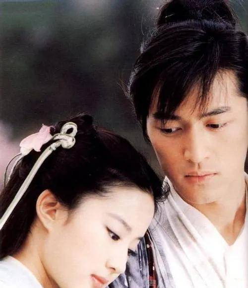 胡歌给娜扎发信息,娜扎却表示你是谁?胡歌扎心了_张国立_刘嘉玲_杨颖