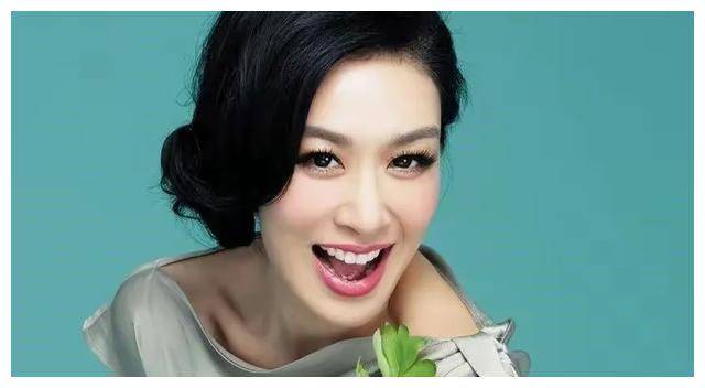 原创钟丽缇嫁三次生四胎再为小12岁老公生宝宝何以拼