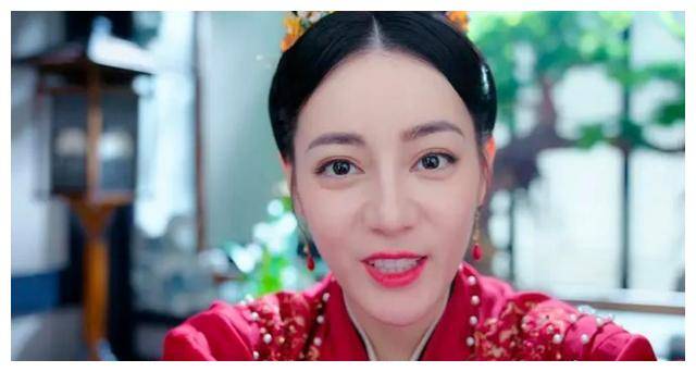 原创迪丽热巴31岁新照曝光状态认真还是开心