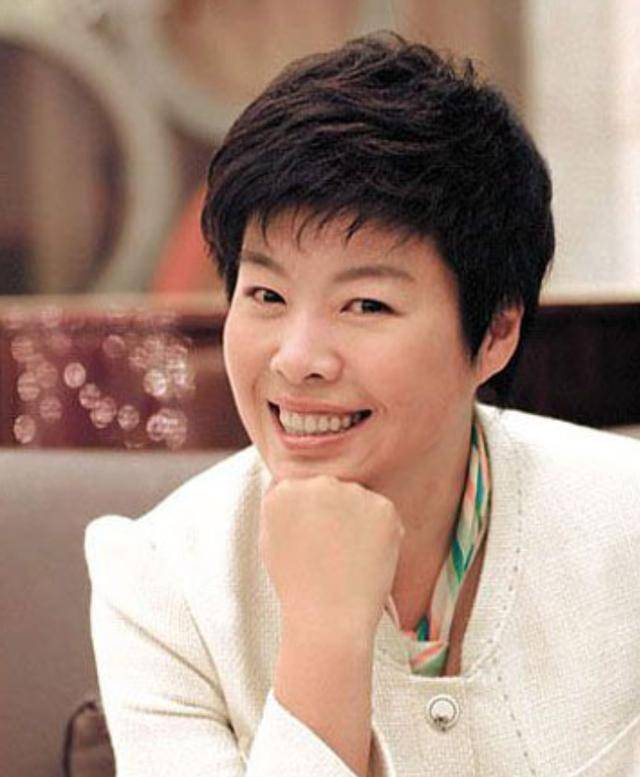 原创从国学大师到万人唾弃遭北大学生轰下台的于丹背后真相如何