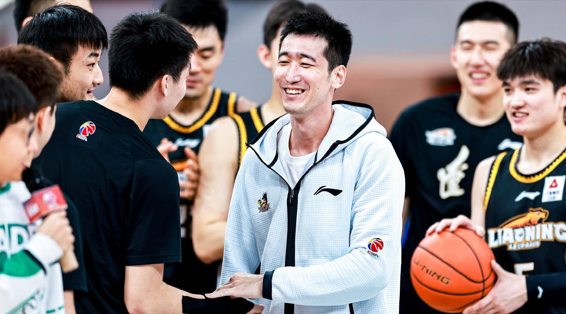 刘志轩这几年的职业生涯有点小波折,自从2012年进入cba后一直在辽宁队