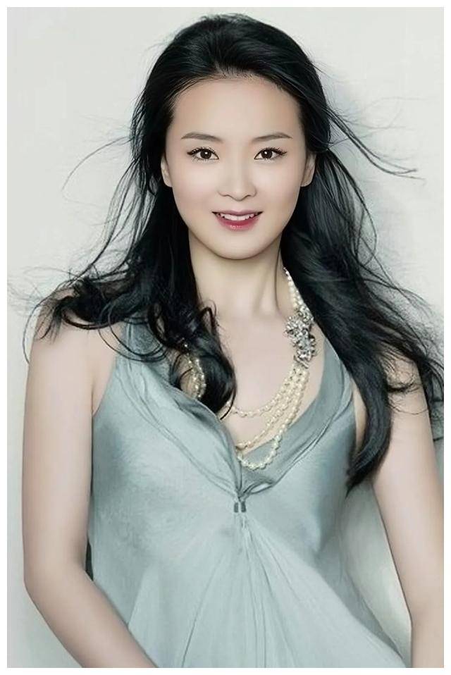 对于王艳的现状,各路网友纷纷表示感叹和惋惜.