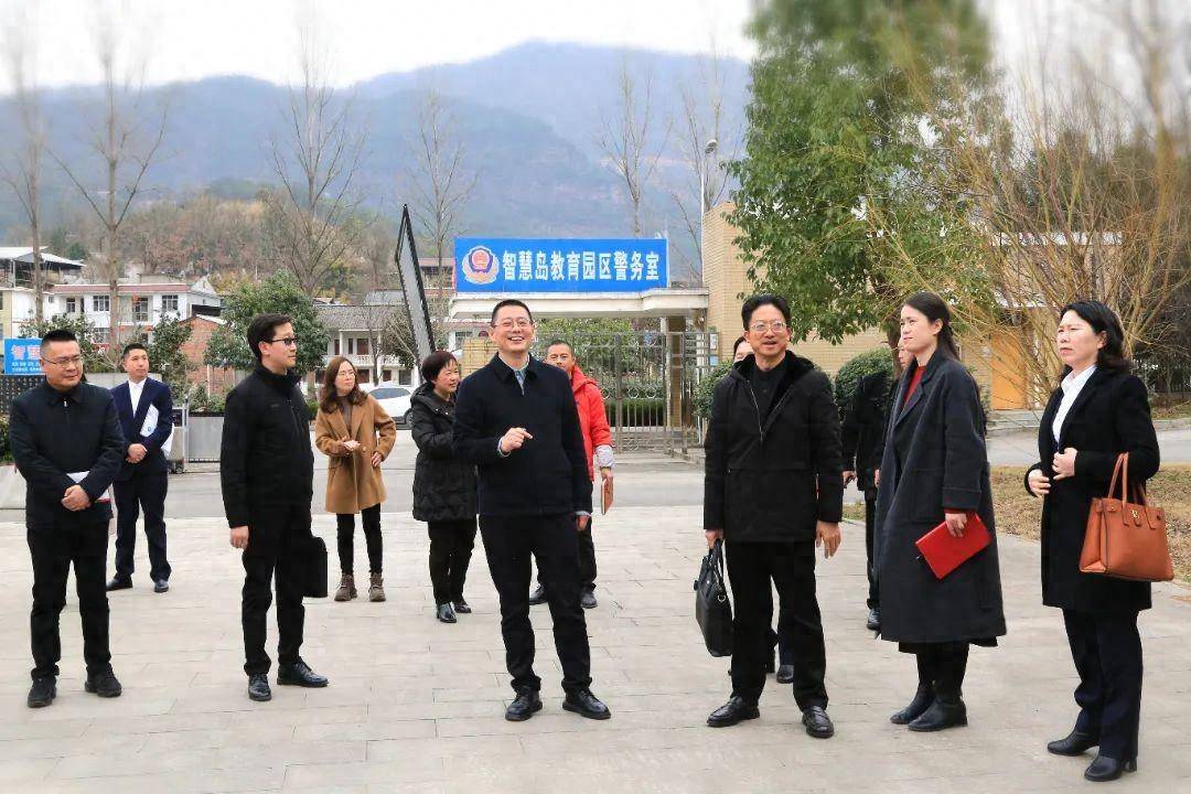 广元外国语学校赴青川一中开展帮扶工作_的发展_建设_交流