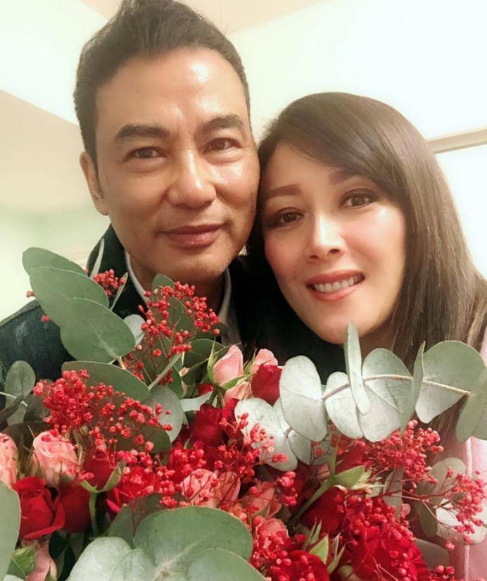 原创影帝任达华娶小12岁琦琦婚后8年生一女风光背后是心酸