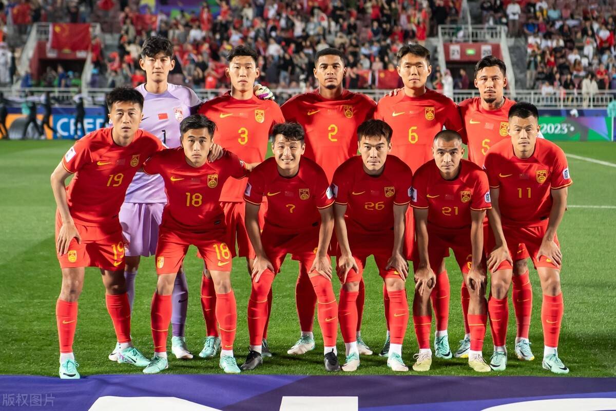 国足集训名单公布8人落选新增13人4大归化领衔阵容大换血