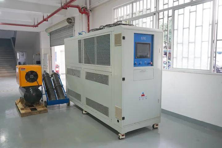 工业冷水机是台什么样的设备