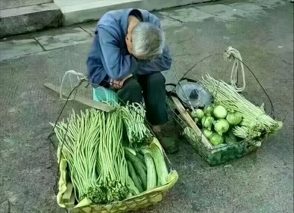 为啥年轻人宁愿跑超市买菜