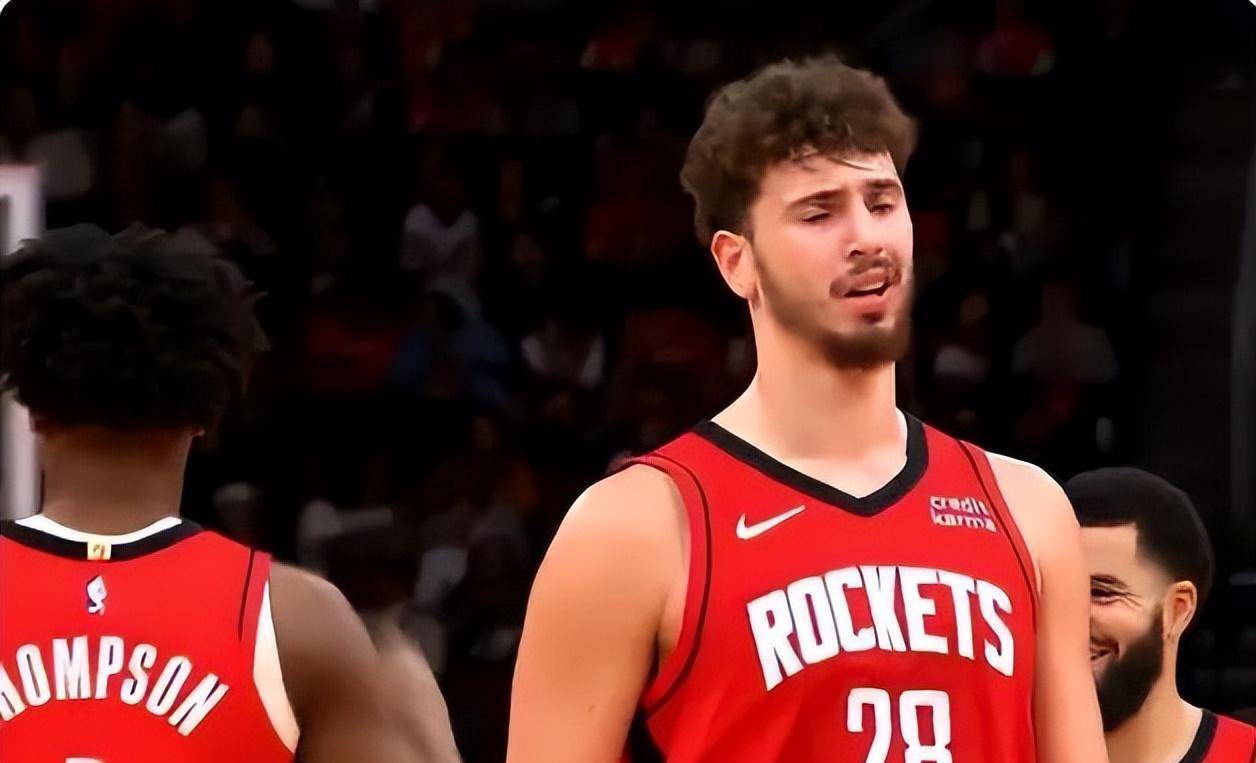 同时,mike 认为 目前的表现与两位新内线新星 和chet 相当,并呼吁