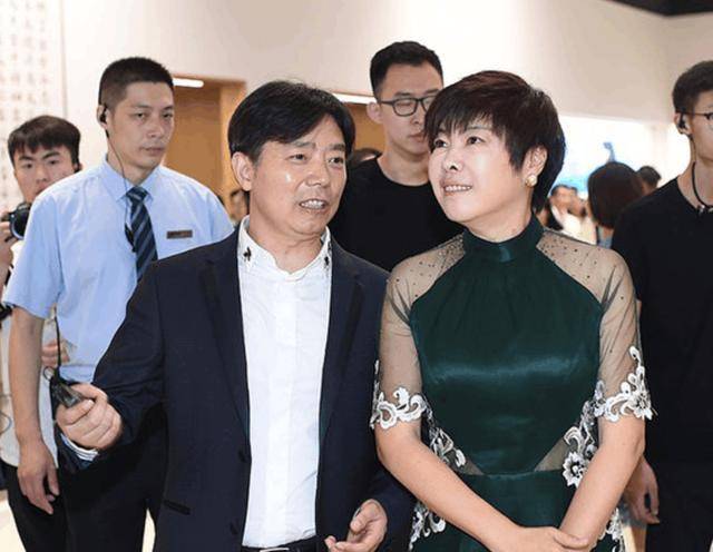 原创从国学大师到万人唾弃遭北大学生轰下台的于丹背后真相如何