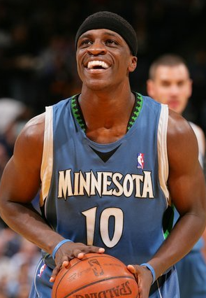 他被森林狼队选中,弗林也是一名后卫.