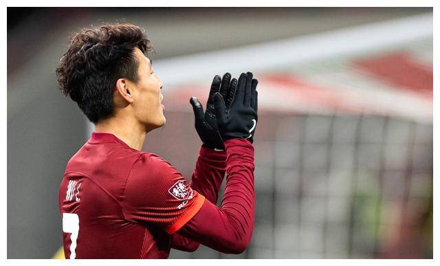 值得一提的是,即使是世界级球星如武磊,在巴萨时也未被充分认可.