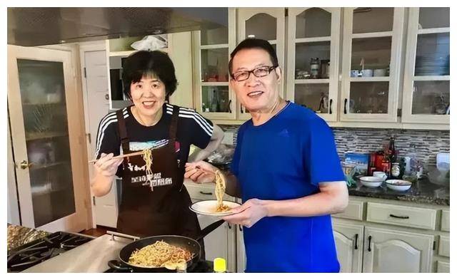 原创郎平一家五口齐聚美国老公罕见亮相女儿高挑儿上