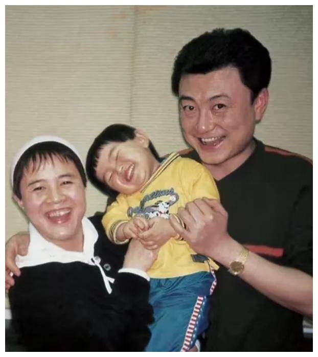 原创57岁金龟子王纯燕官宣当姥姥小家伙像姥爷王宁长相惊人