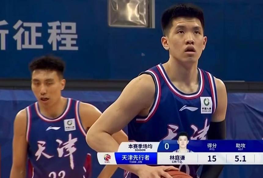 沈梓捷持球强打时德帅得分,林庭谦两罚全中,詹姆斯反击得手,天津男篮