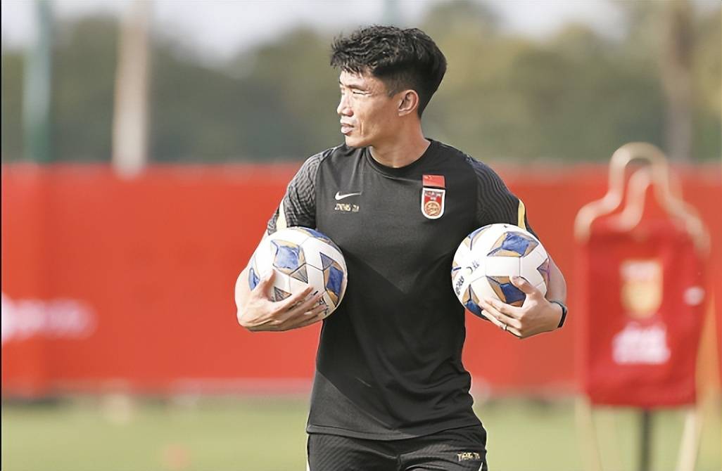 虽然在中方教练组中,还有邵佳一,傅博,陈涛等人,但如果论名气和影响力