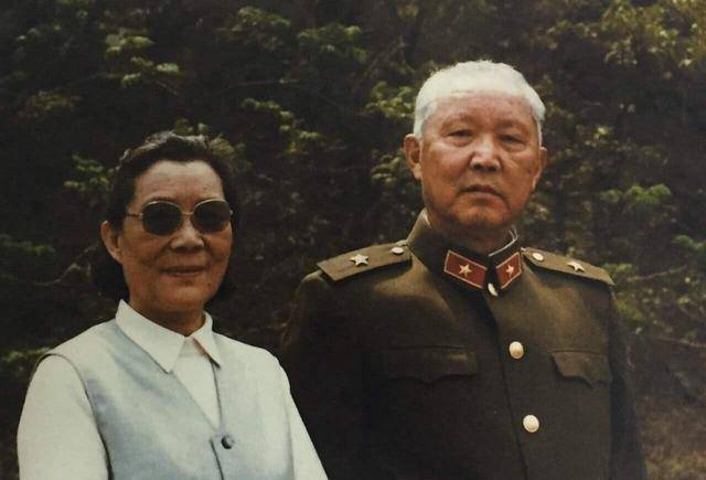 他两次任大军区副职兼卫戍区司令,70岁退出领导岗位,让年轻人上_北京