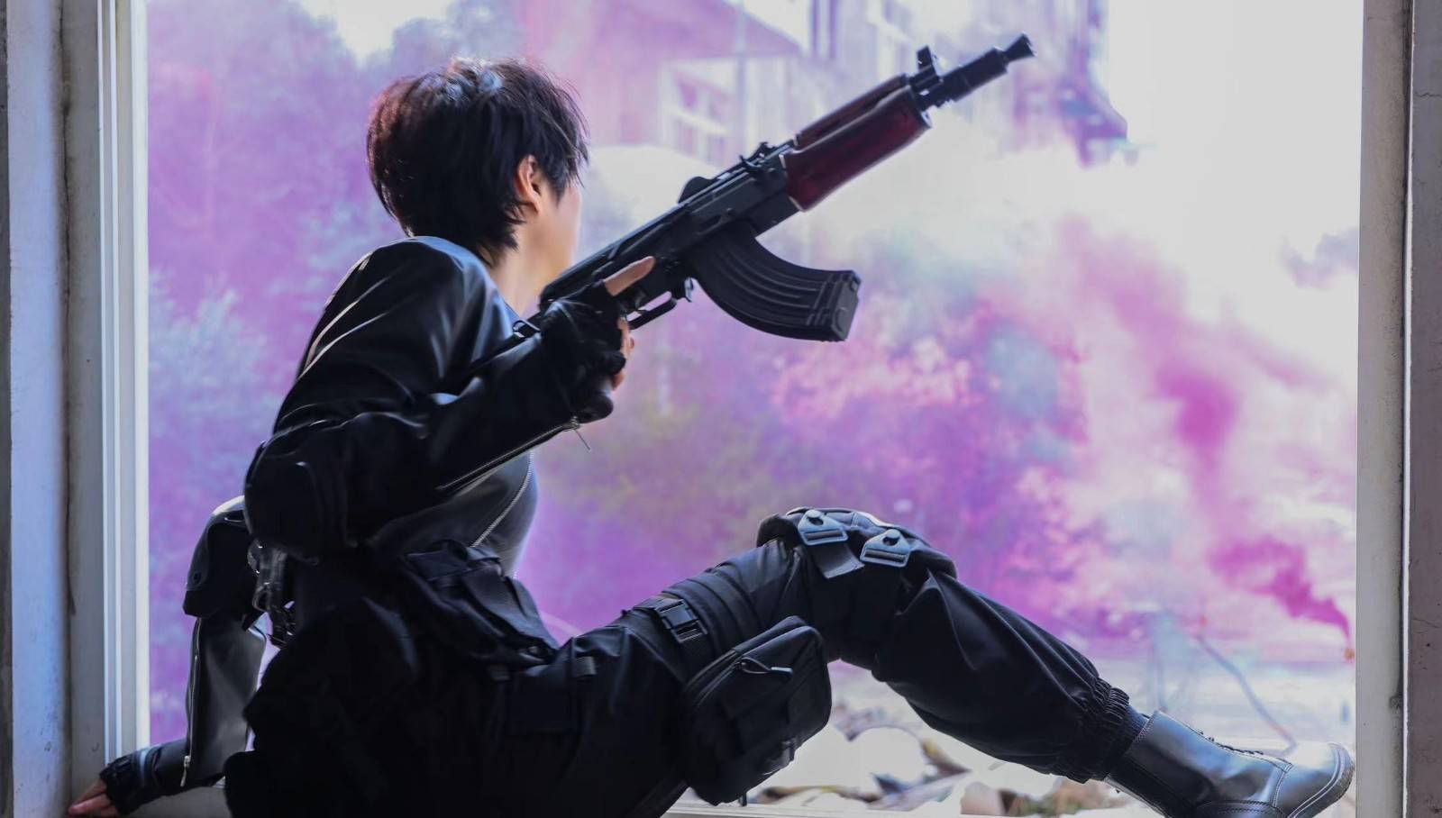 和平精英五周年版本联动姚安娜这次要帅气重演吃鸡式演技