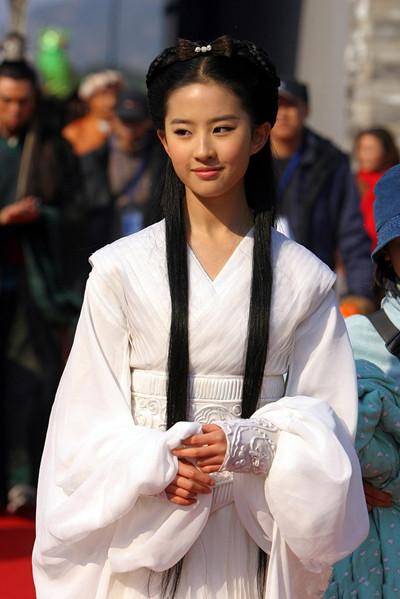 18岁那年,她正晃悠在《神雕侠侣》里,那脸蛋儿,人家不说,人家都不好