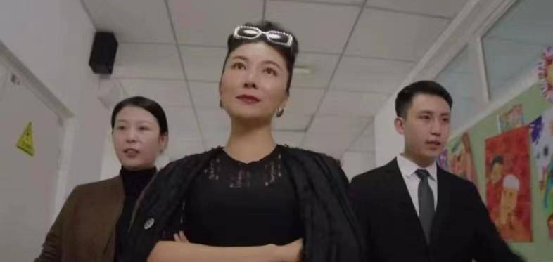 当上家委会主任的宇轩妈妈,简直把自己的权力运用得淋漓尽致.