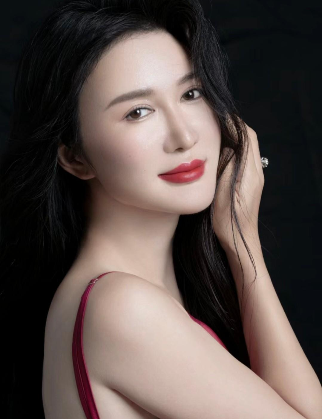 张纪中夫妇喜迎四胎,杜星霖回应质疑:多子多福,为社会做贡献!