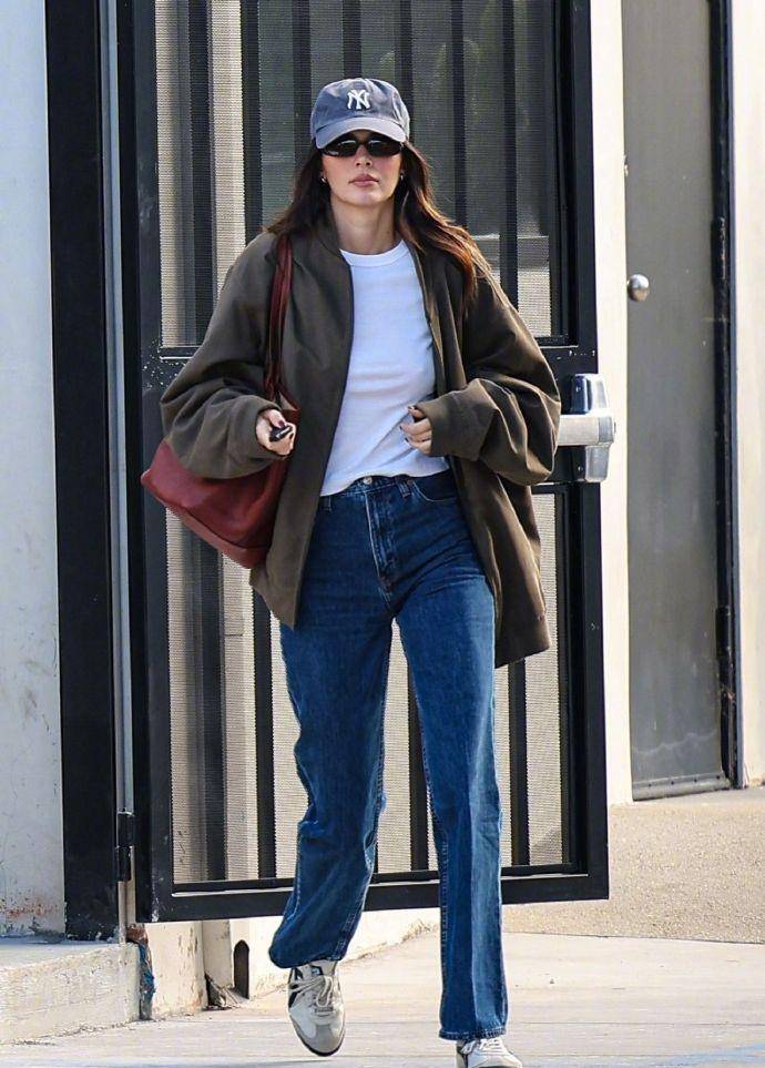 卡戴珊家族穿搭最日常肯豆示范风衣和飞行夹克时髦穿搭超实用